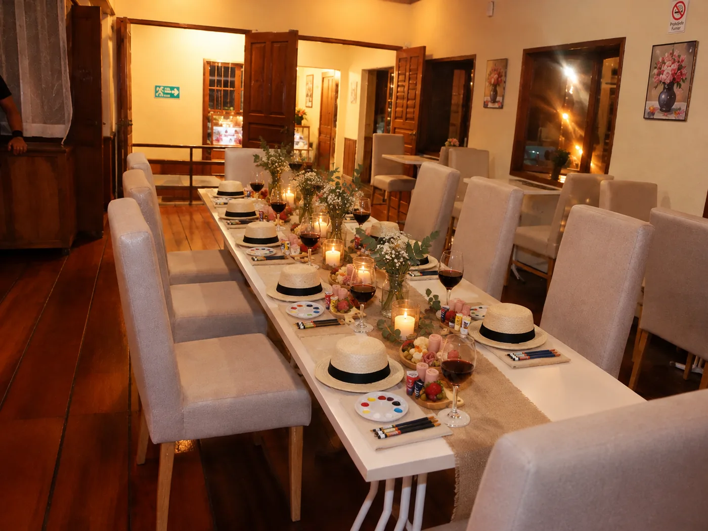 La mesa del Paint & Sip en el palacio