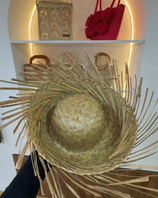 Cholonga en la tienda y en Quito