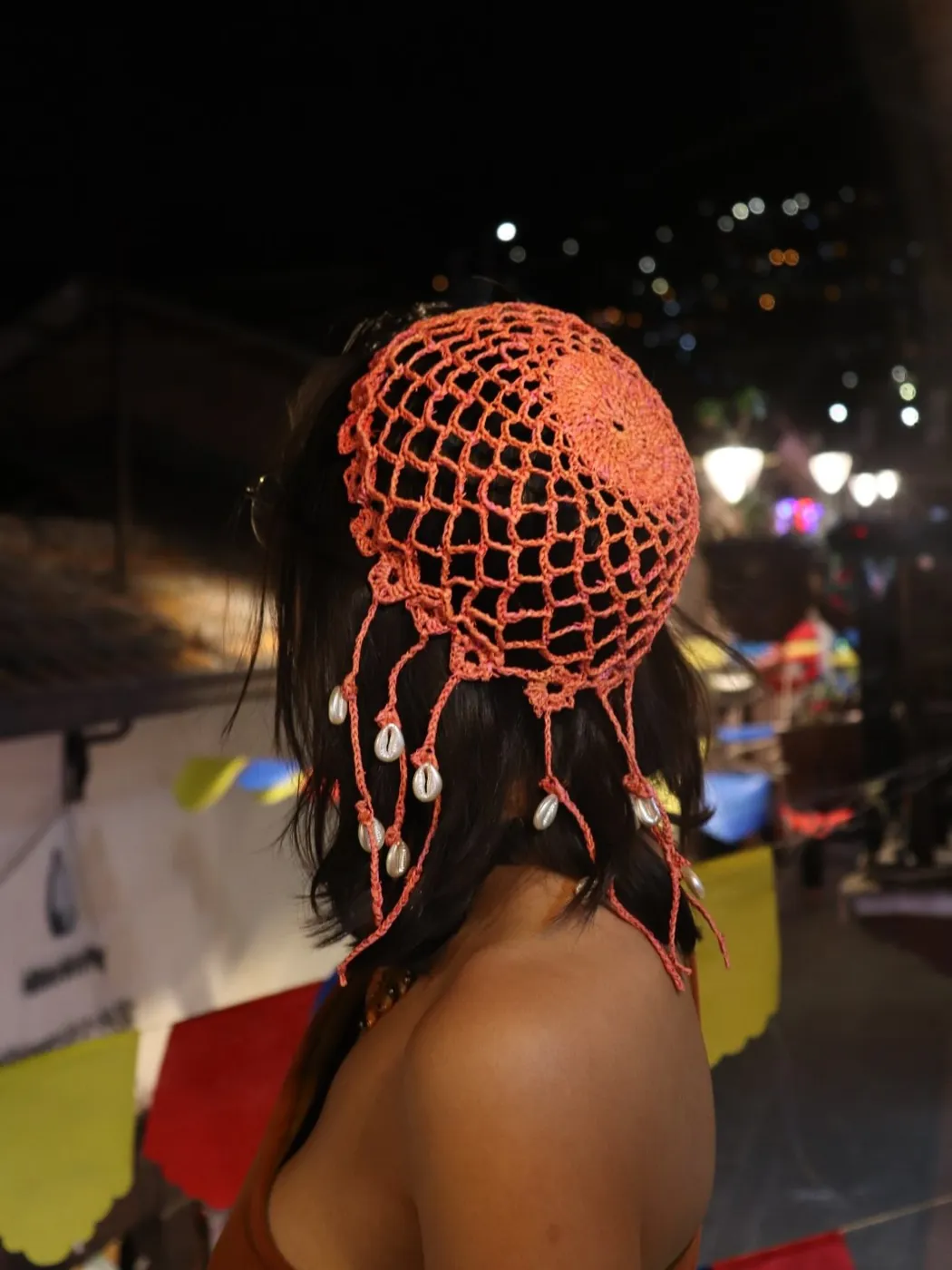 Gorrito flapper y cartera de fibra de banana